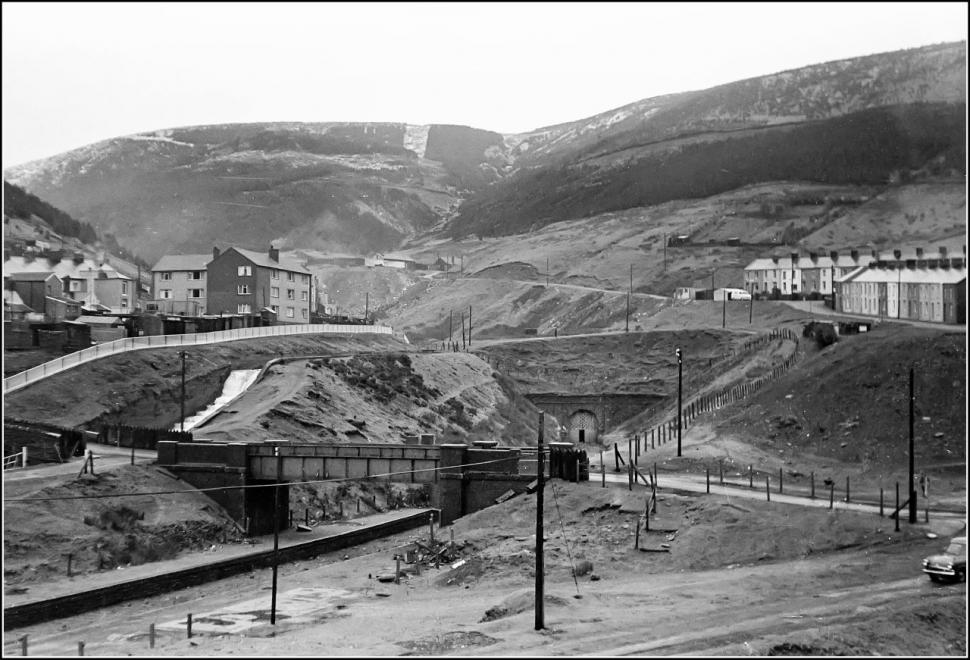 Blaengwynfi station and the entrance to the tunnel before it was filled in (CC BY 2.0 Ben Salter:Flickr)
